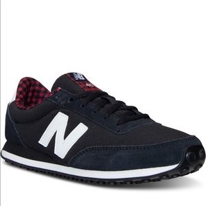 New Balance Women’s Classic Shoe • Black Suede